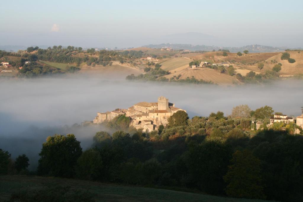 Agriturismo Casale Contessa Montebuono  Kültér fotó